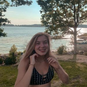 Meet your Posher, Ava